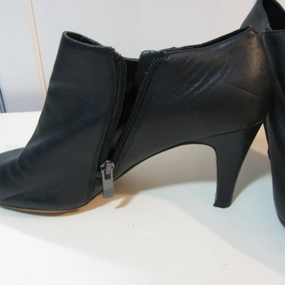 ** Vince Camuto Ankle Boots 9M Booties Zip Up Black Leather Excellent - Picture 4 of 10